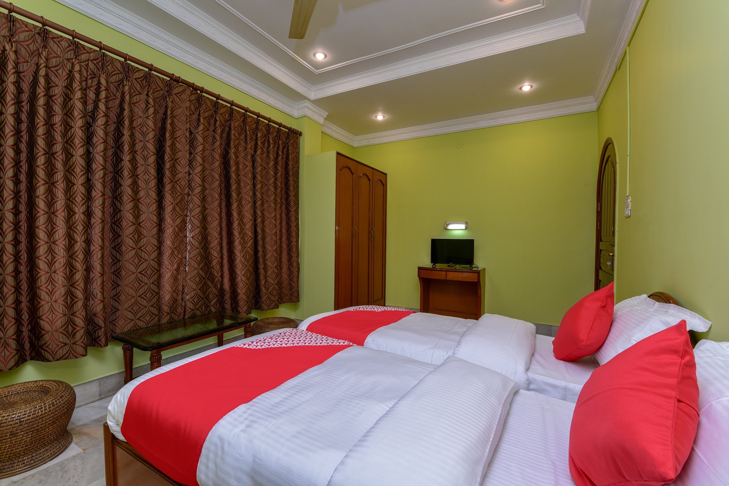 Hotel O Treetops guest house - Tap to explore photos