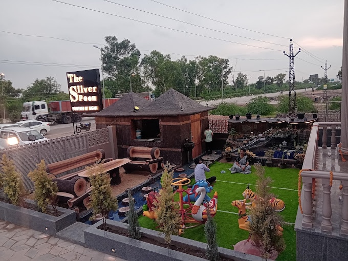 The Silver Spoon Hotel And Restaurant - Tap to explore photos