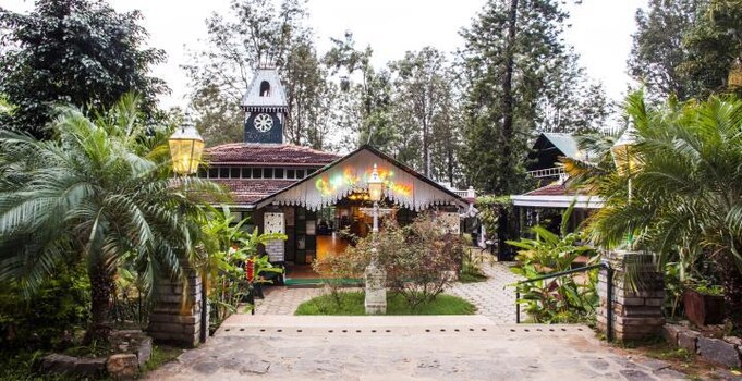 The Lake Forest Hotel Yercaud Resort 𝐏𝐡𝐨𝐭𝐨𝐬