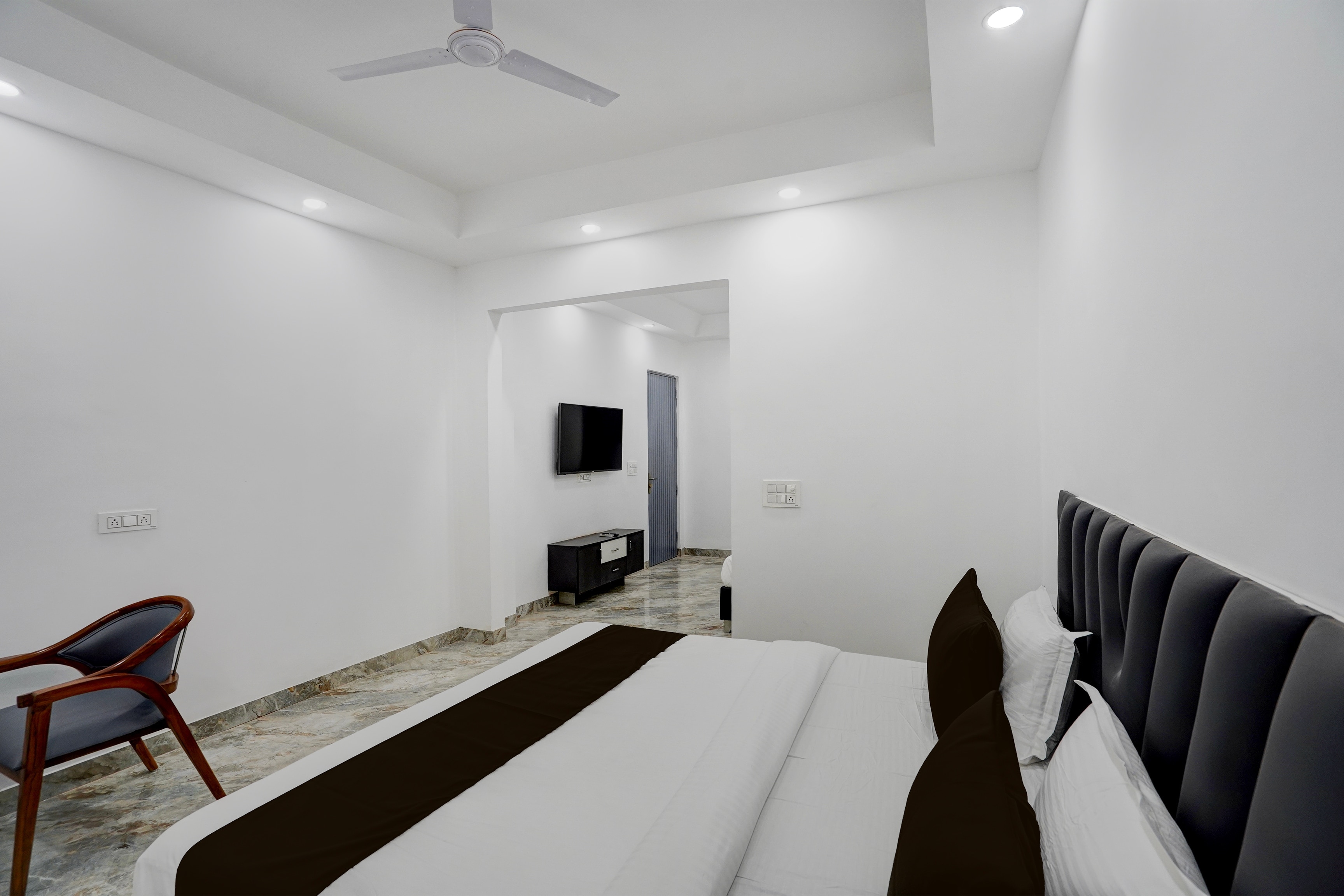 Hotel O Premium Rooms - Tap to explore photos