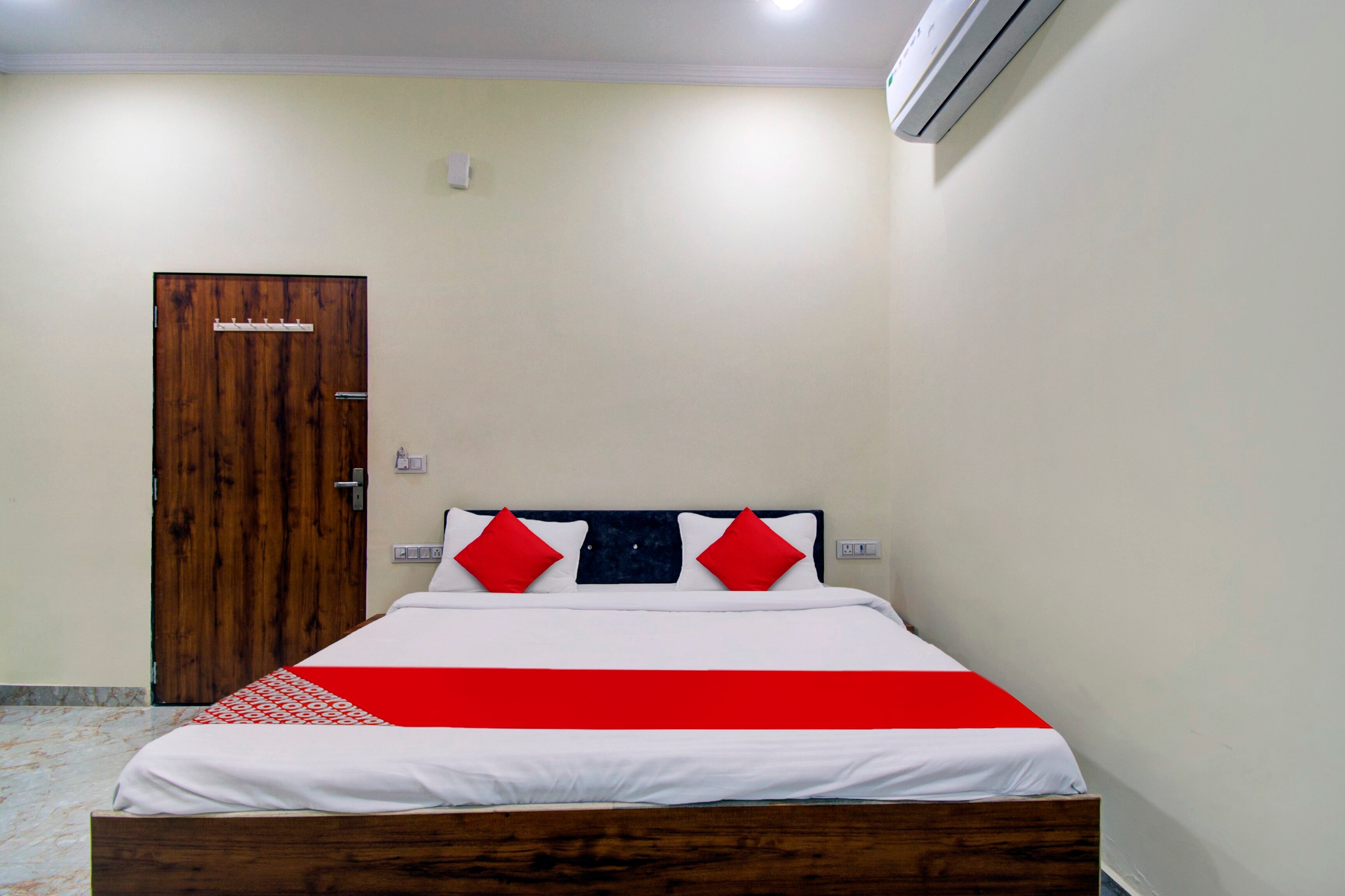 Hotel O Moon Mahal - Tap to explore photos