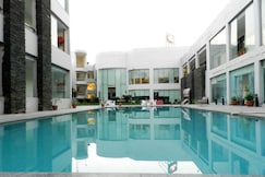 Hans Resorts, Rohtak