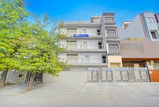 FabHotel Dream House - Noida stadium