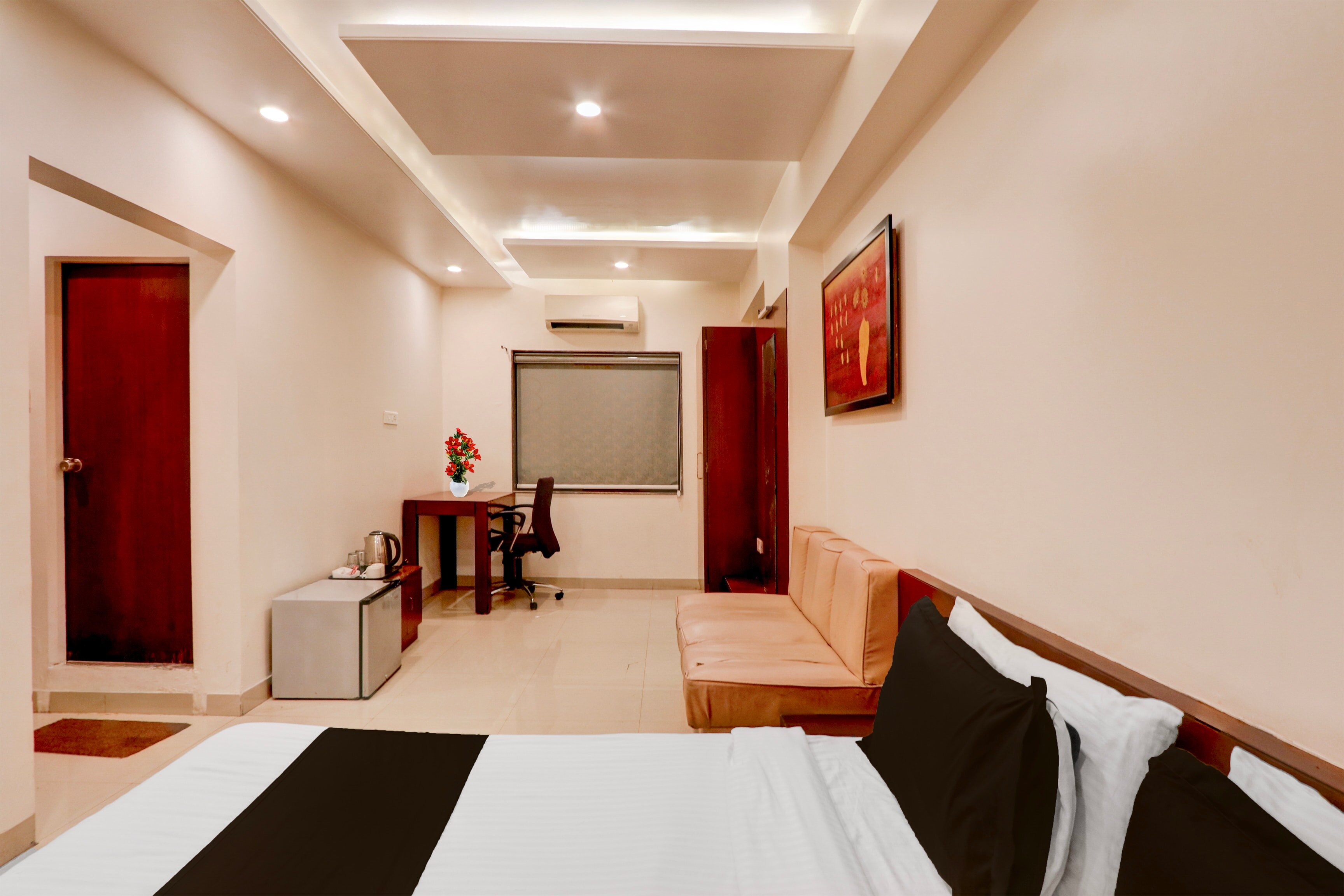 Super Townhouse Oak Ramdaspeth Downtown 3