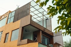JOJOs Paradise, Kangra