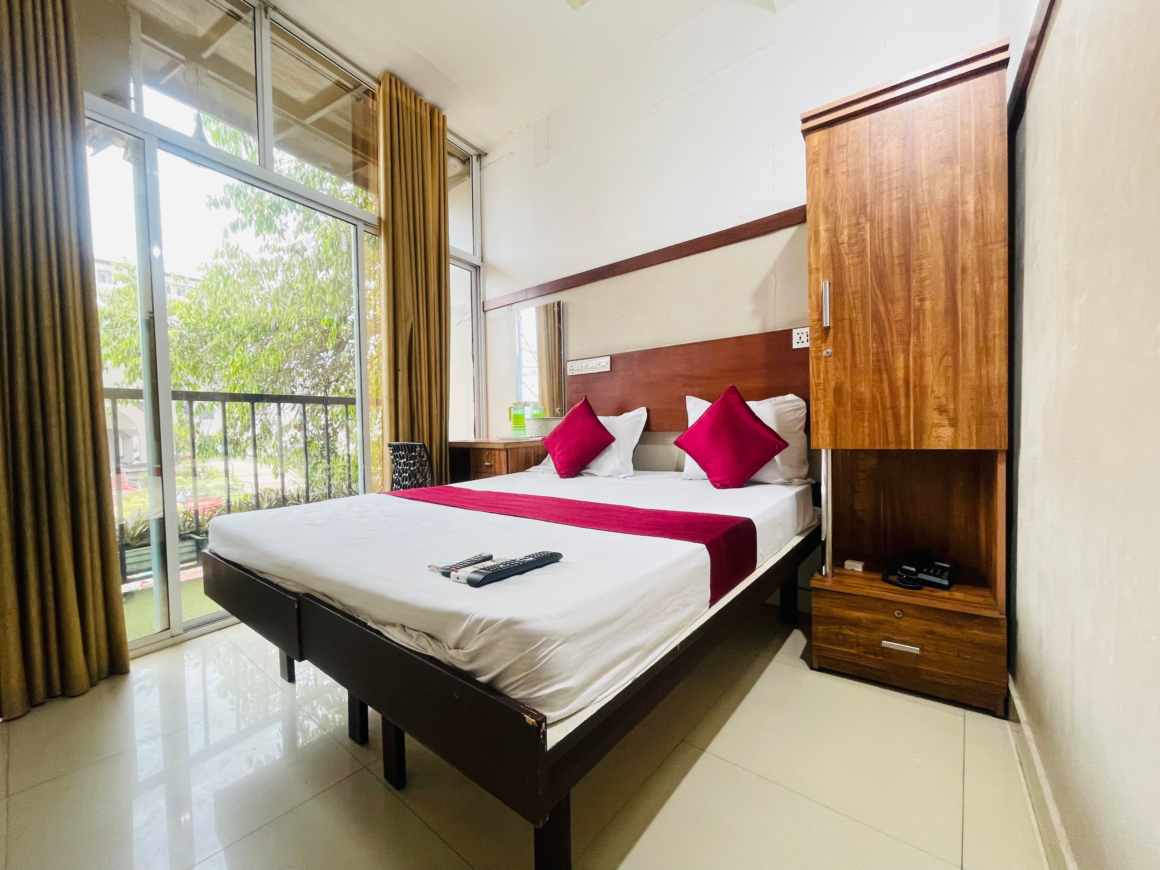 Rio Rooms Near Mims Hospital - Tap to explore photos