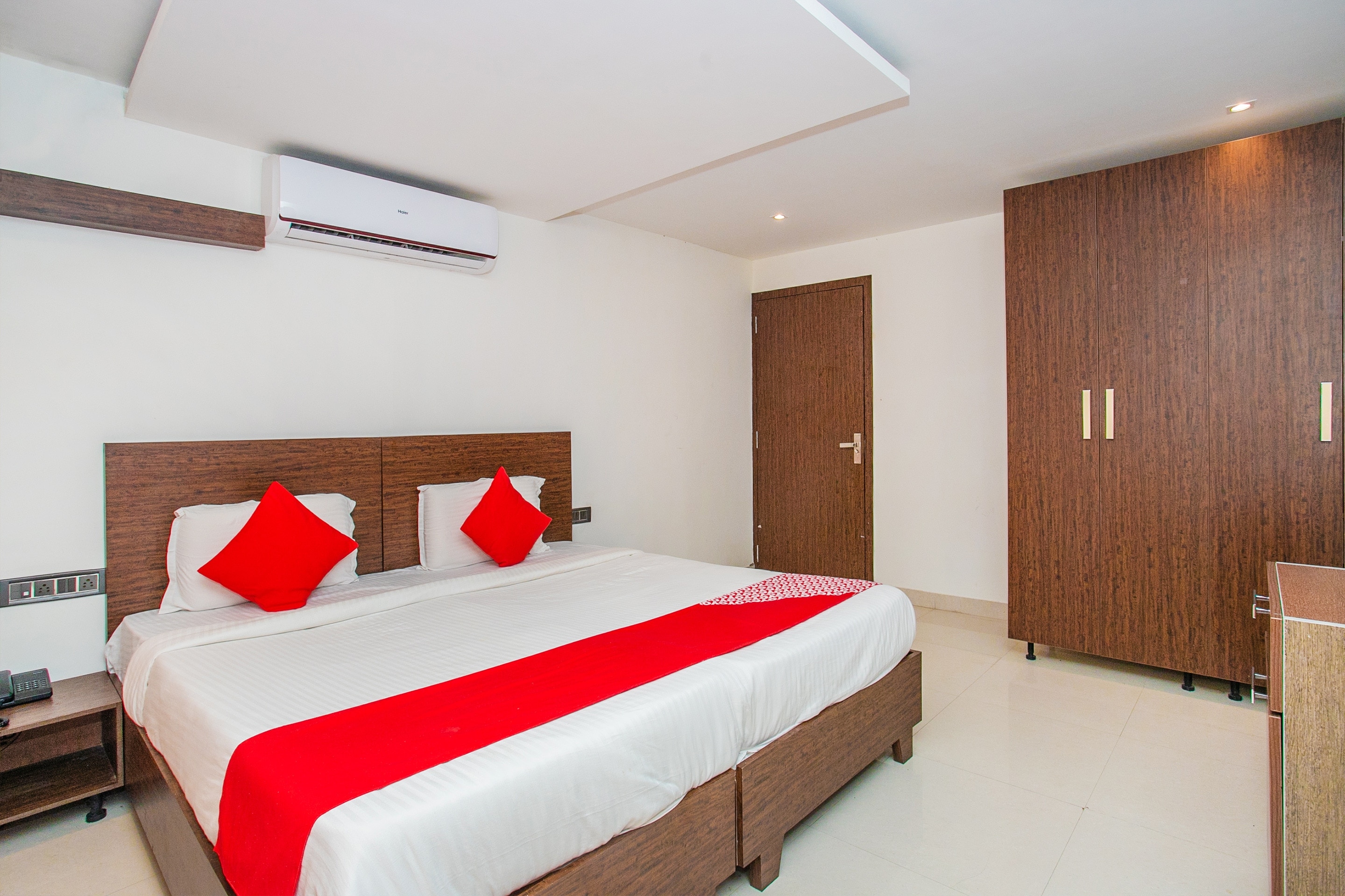 Hotel O Corner Golf View Near Embassy Golf Link Business Park - Tap to explore photos