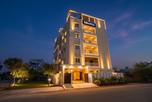 FabHotel RK Suites - Nr U.S. Consulate, Financial District