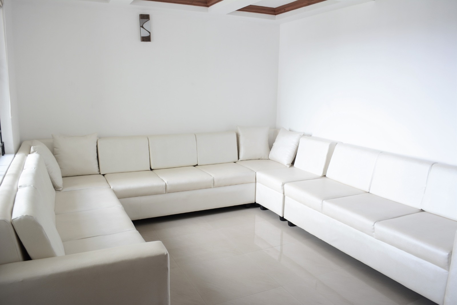 TARDIS  Entire 6 BHK Apartment - Tap to explore photos