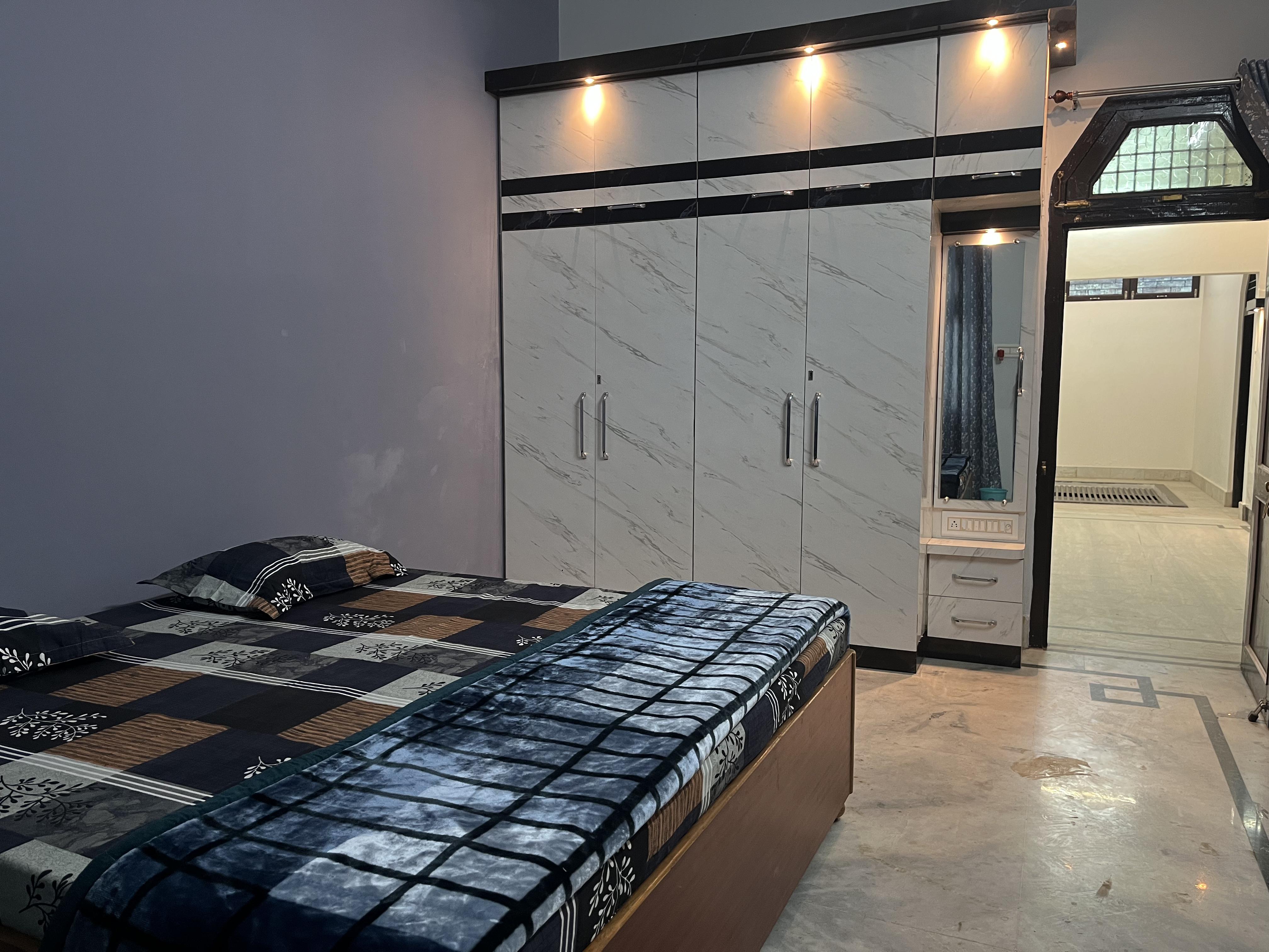 Universal home stay - Tap to explore photos