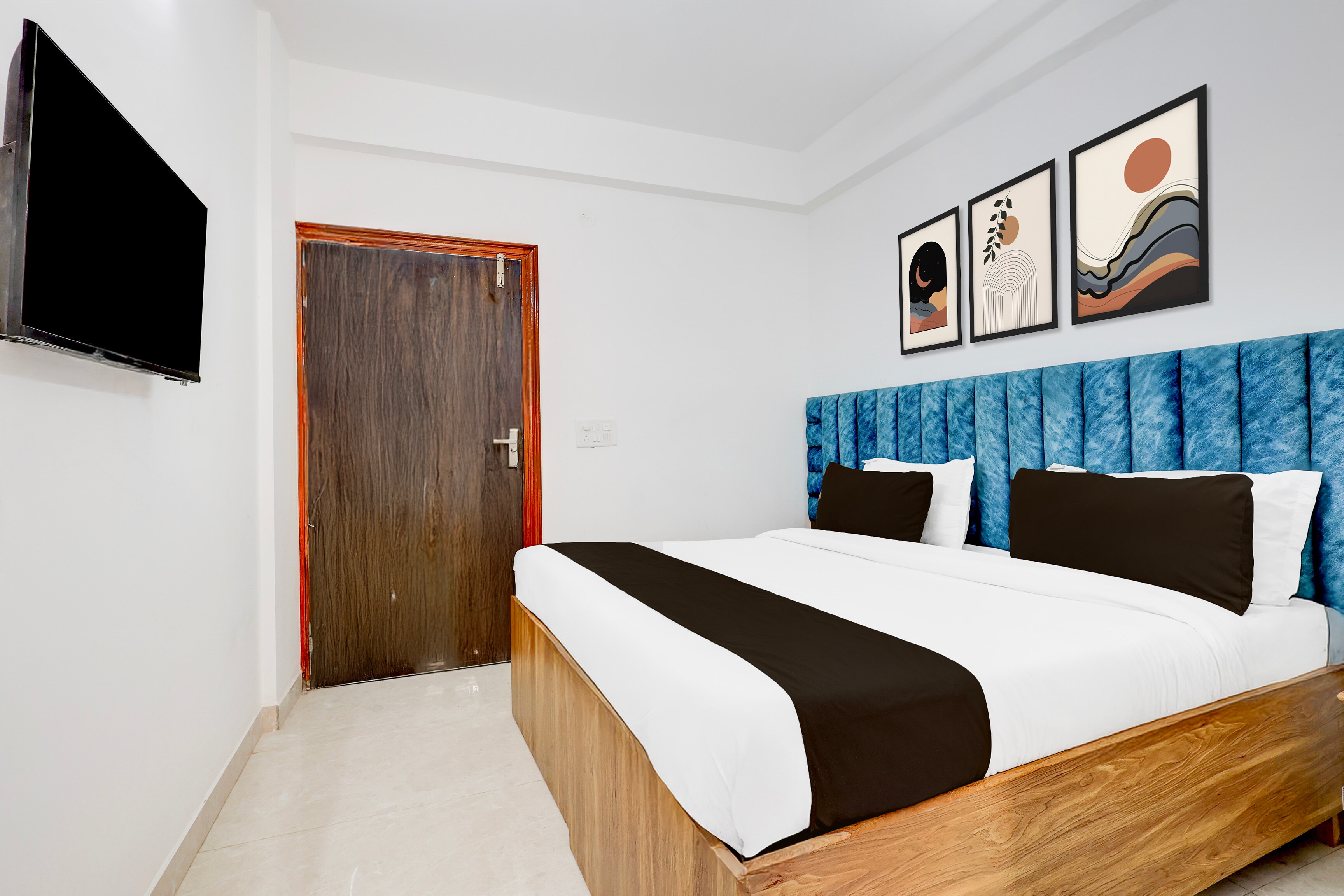 Super Townhouse Sector 1 Manesar - Tap to explore photos