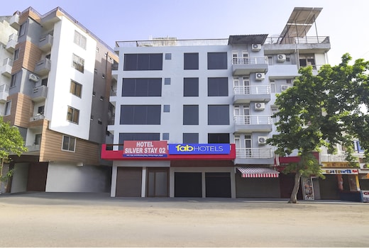 FabHotel Silver Stay 02