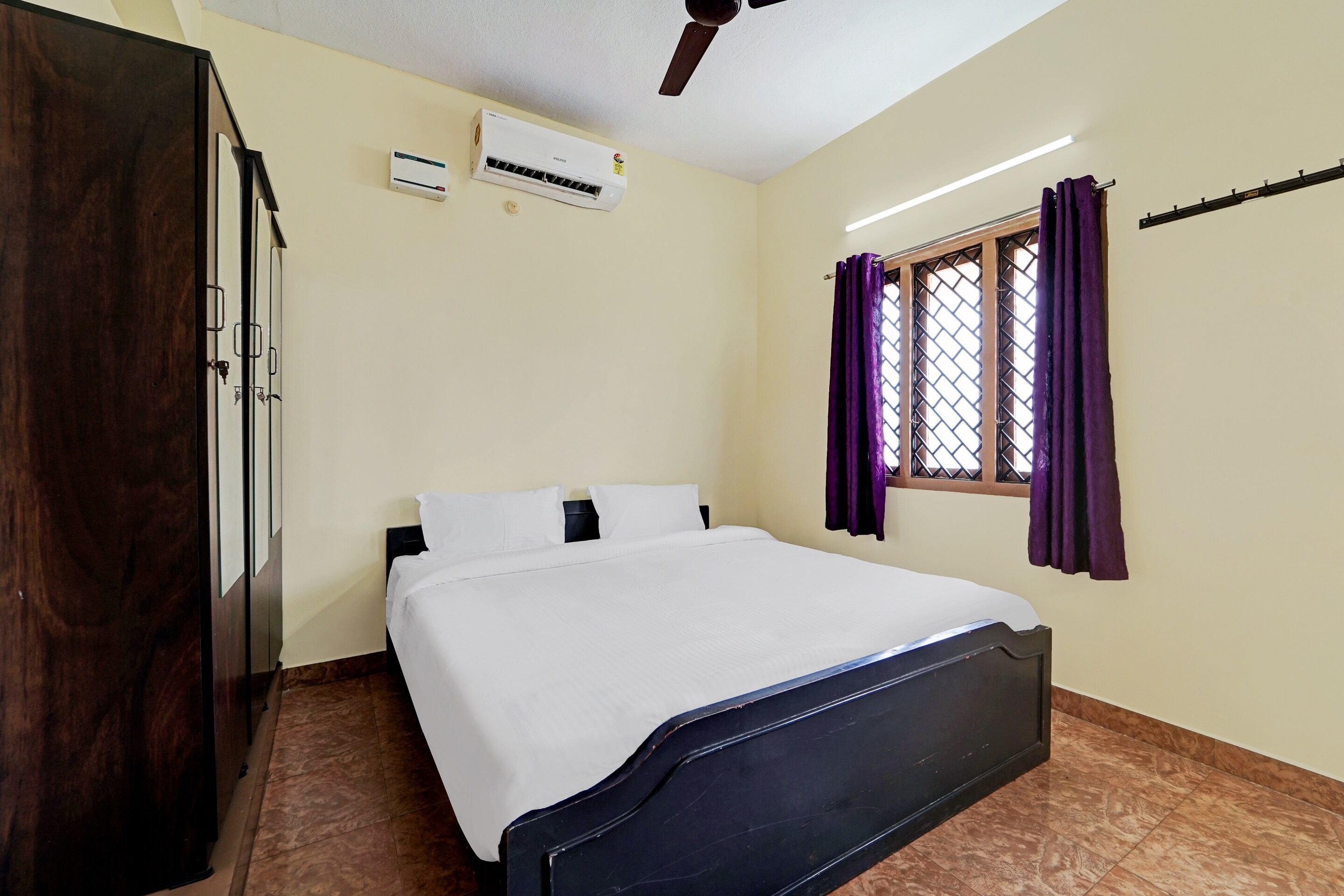 Collection O Senthamizh Residency - Tap to explore photos