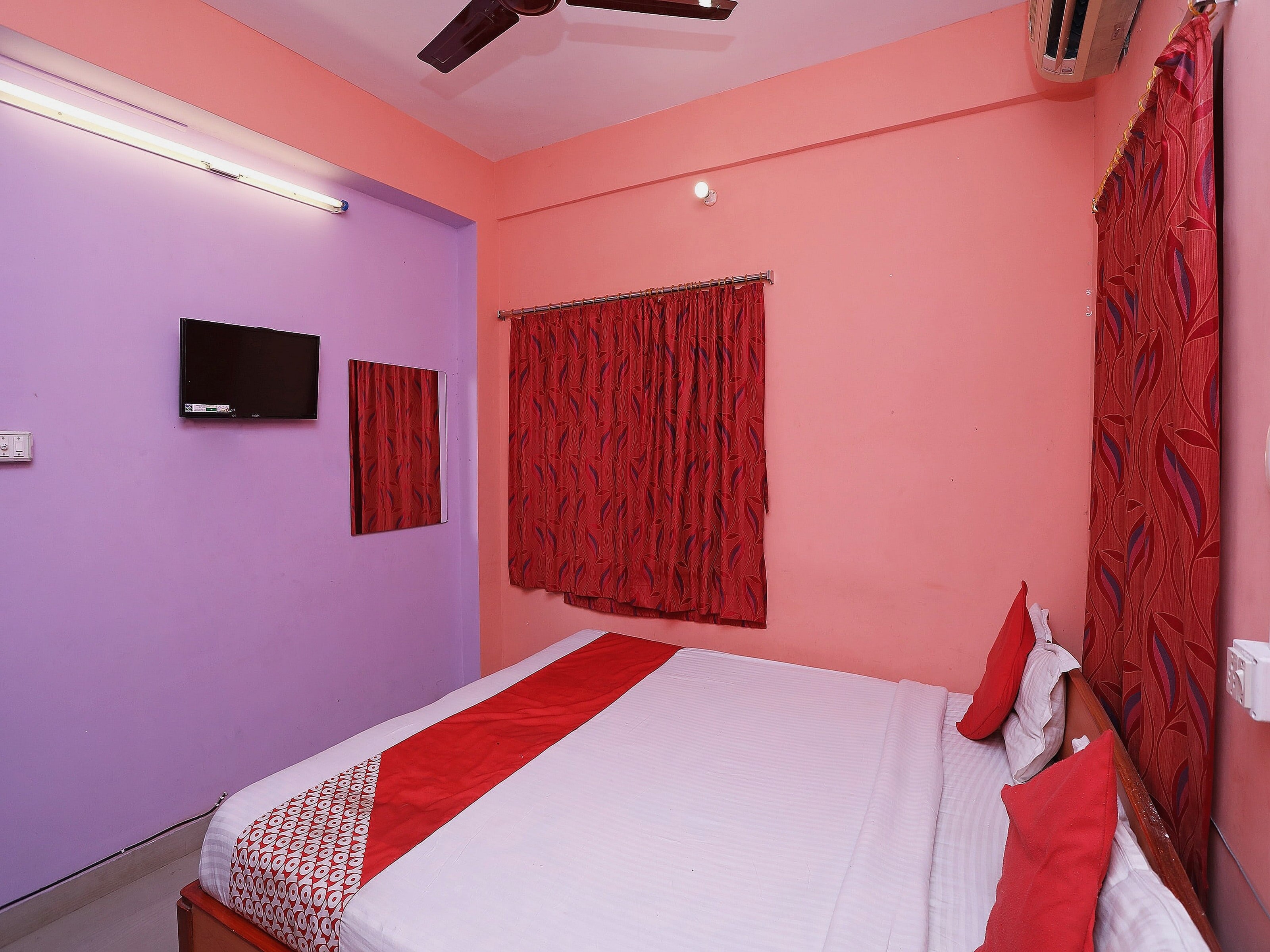 Hotel O Silver Inn Near Acropolis Mall - Tap to explore photos