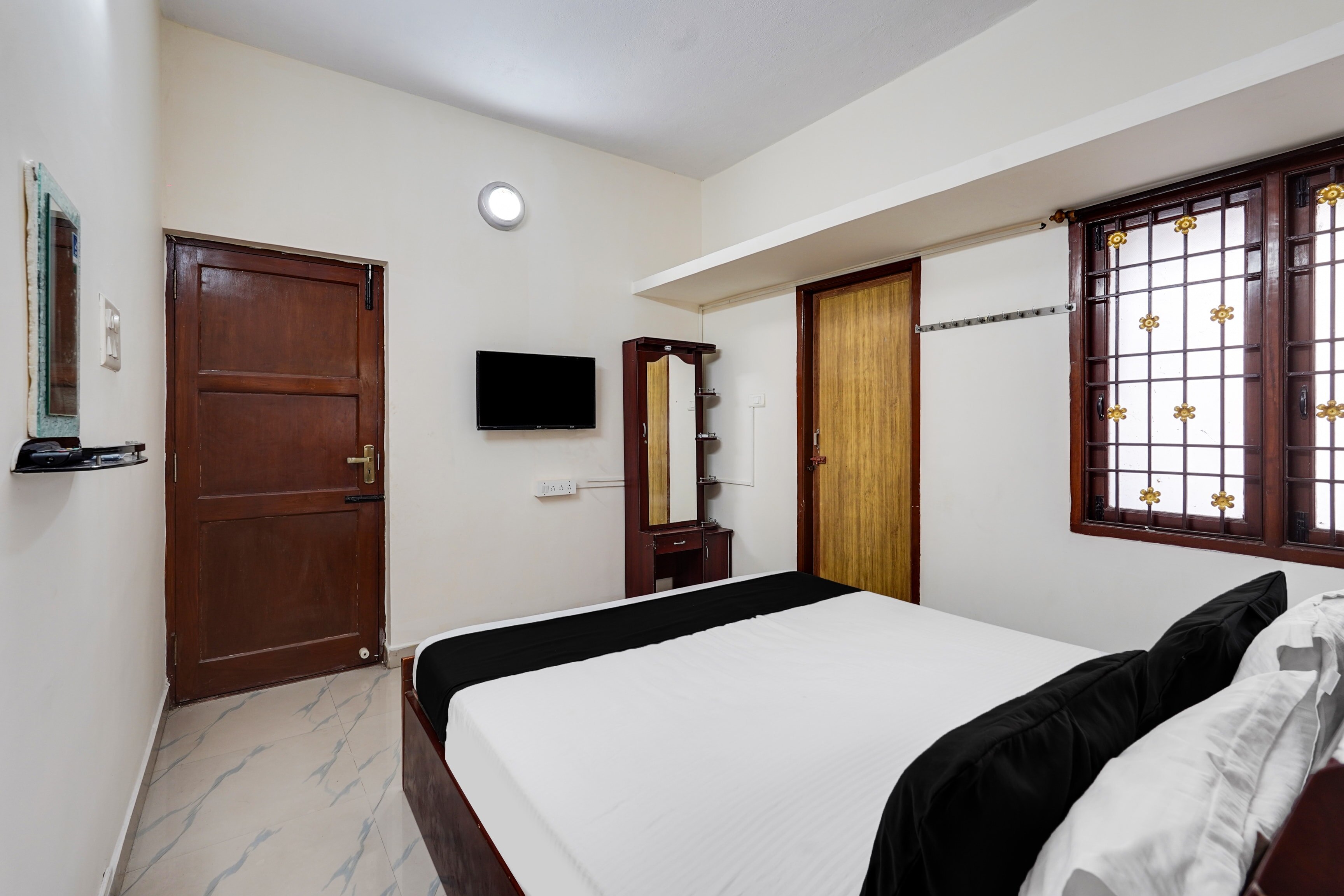Hotel O Golden Residency - Tap to explore photos