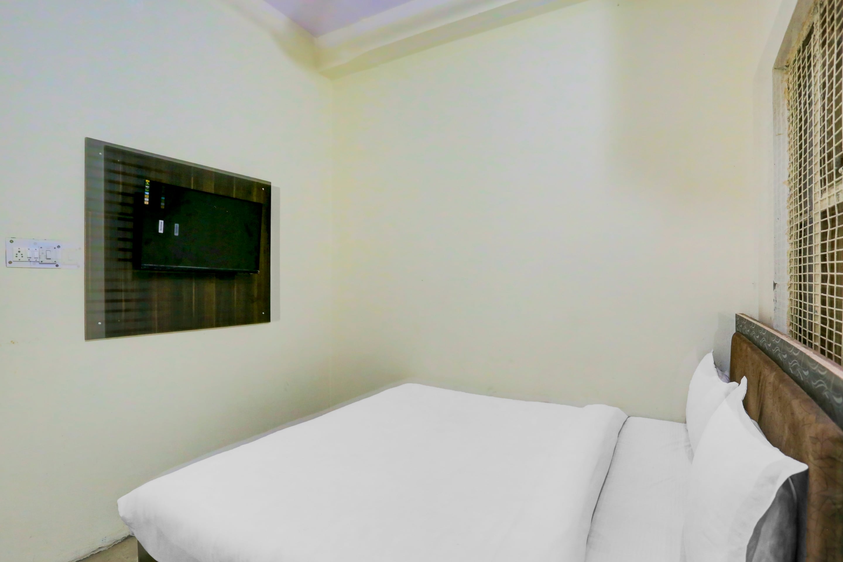 Hotel O Golden Key Inn Narela - Tap to explore photos