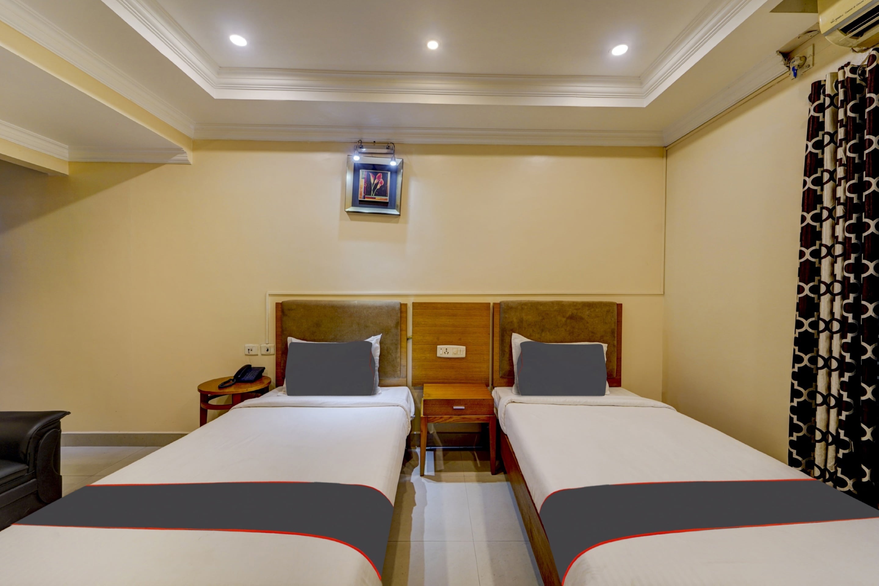 Super Hotel O G Silver Ashok Nagar - Tap to explore photos