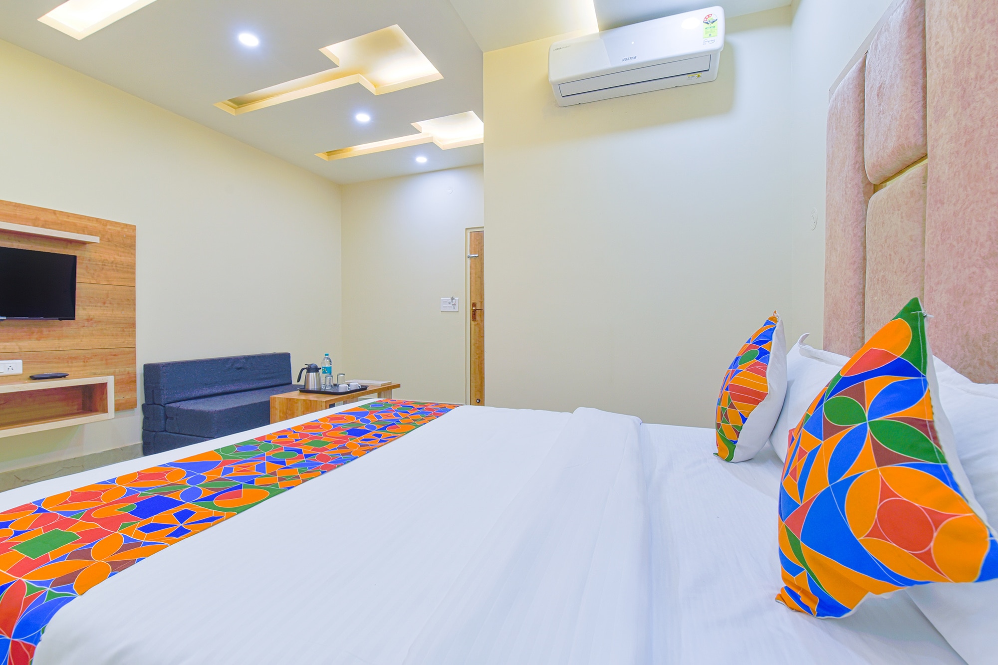 FabHotel Bohra International - Tap to explore photos