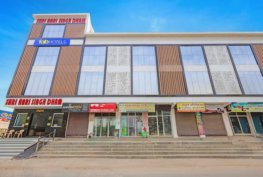 FabHotel Shri Hari Singh Dham