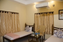 Lake city home stay, Kolkata