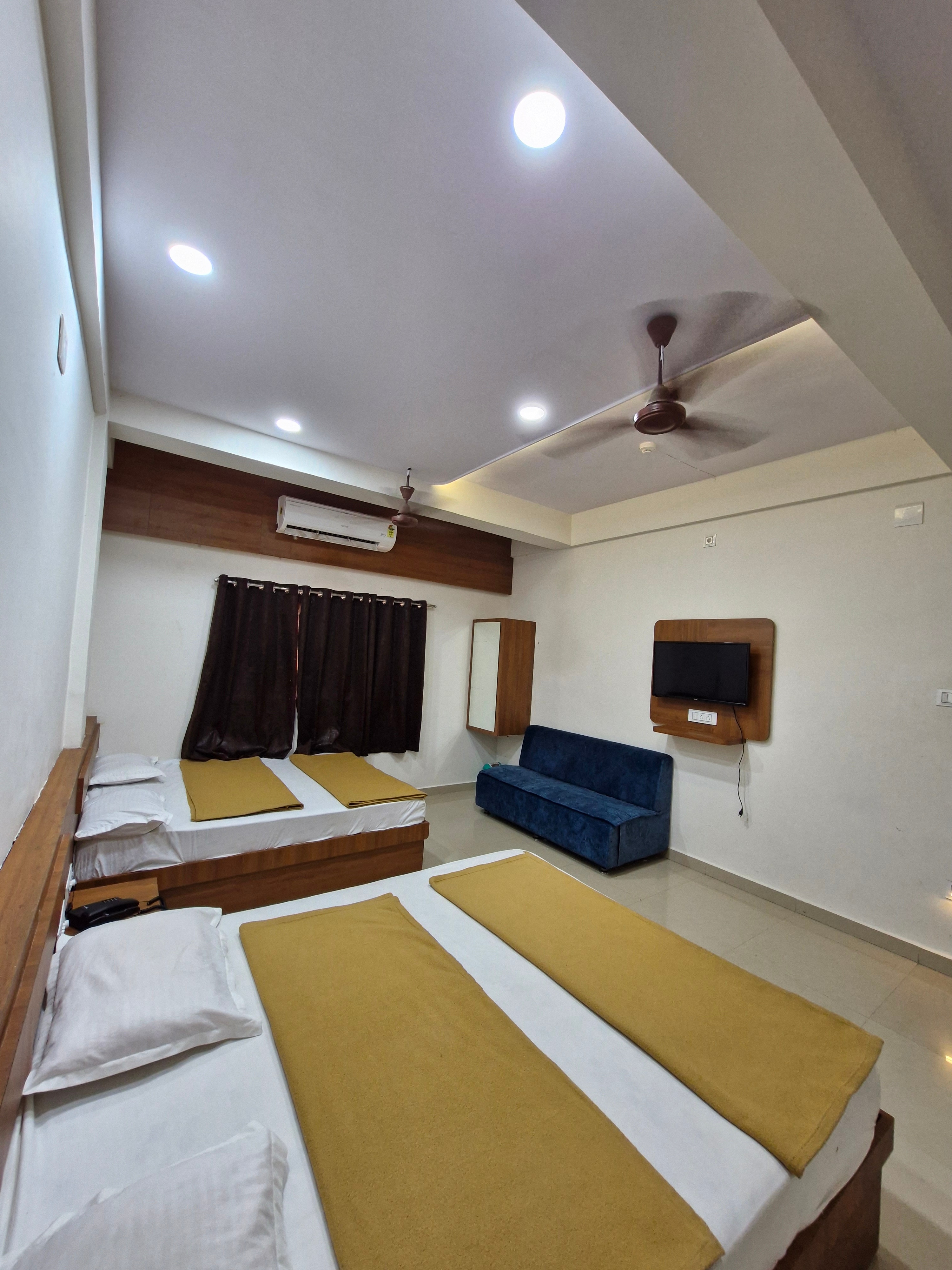 Hotel Rakesh - Tap to explore photos