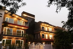 Super Townhouse Galleria Market Near Golf Course Road, Gurgaon