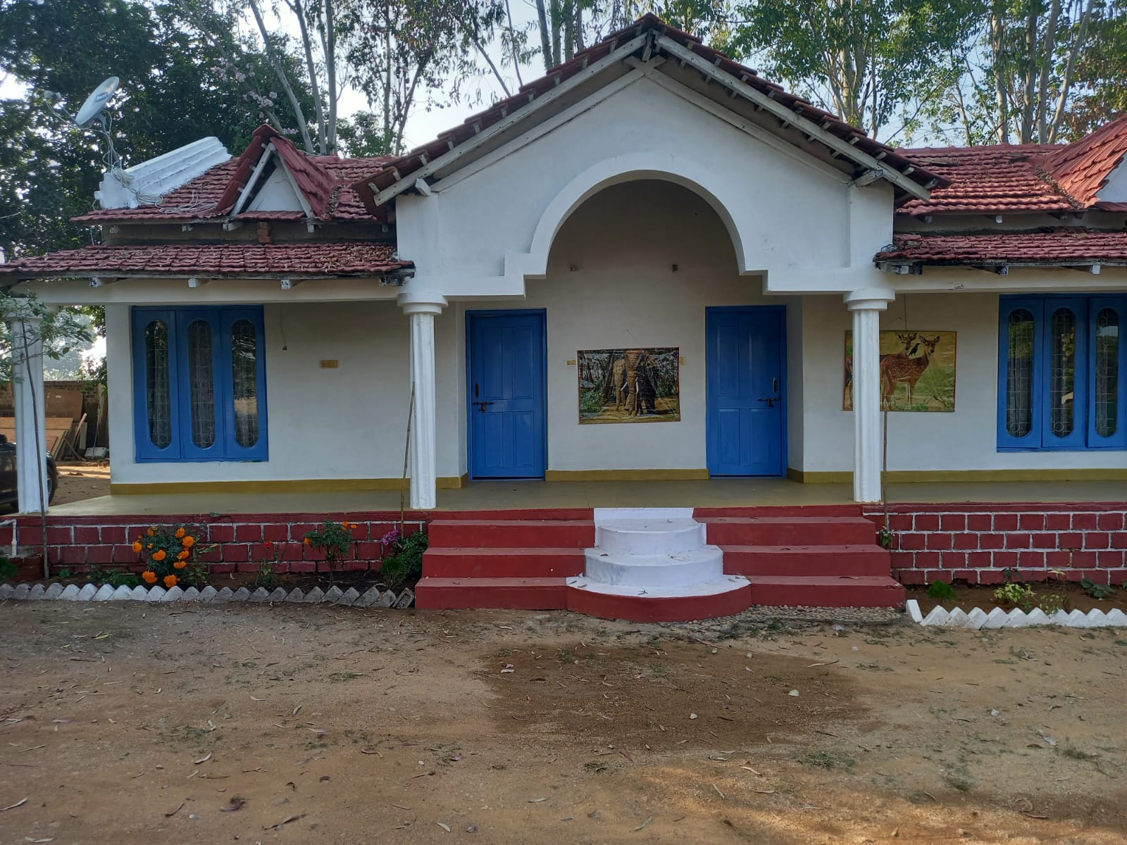 Golden Nilgiri Jungle Resort - Tap to explore photos