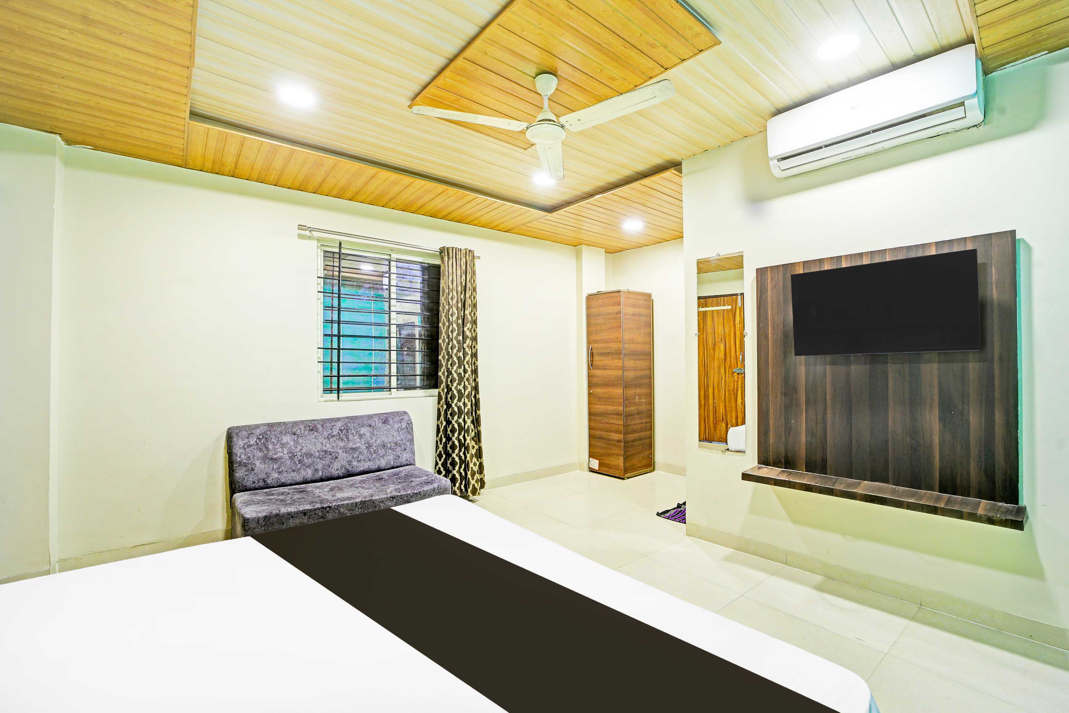 Hotel O Ring Road Bhawarkua Indore - Tap to explore photos
