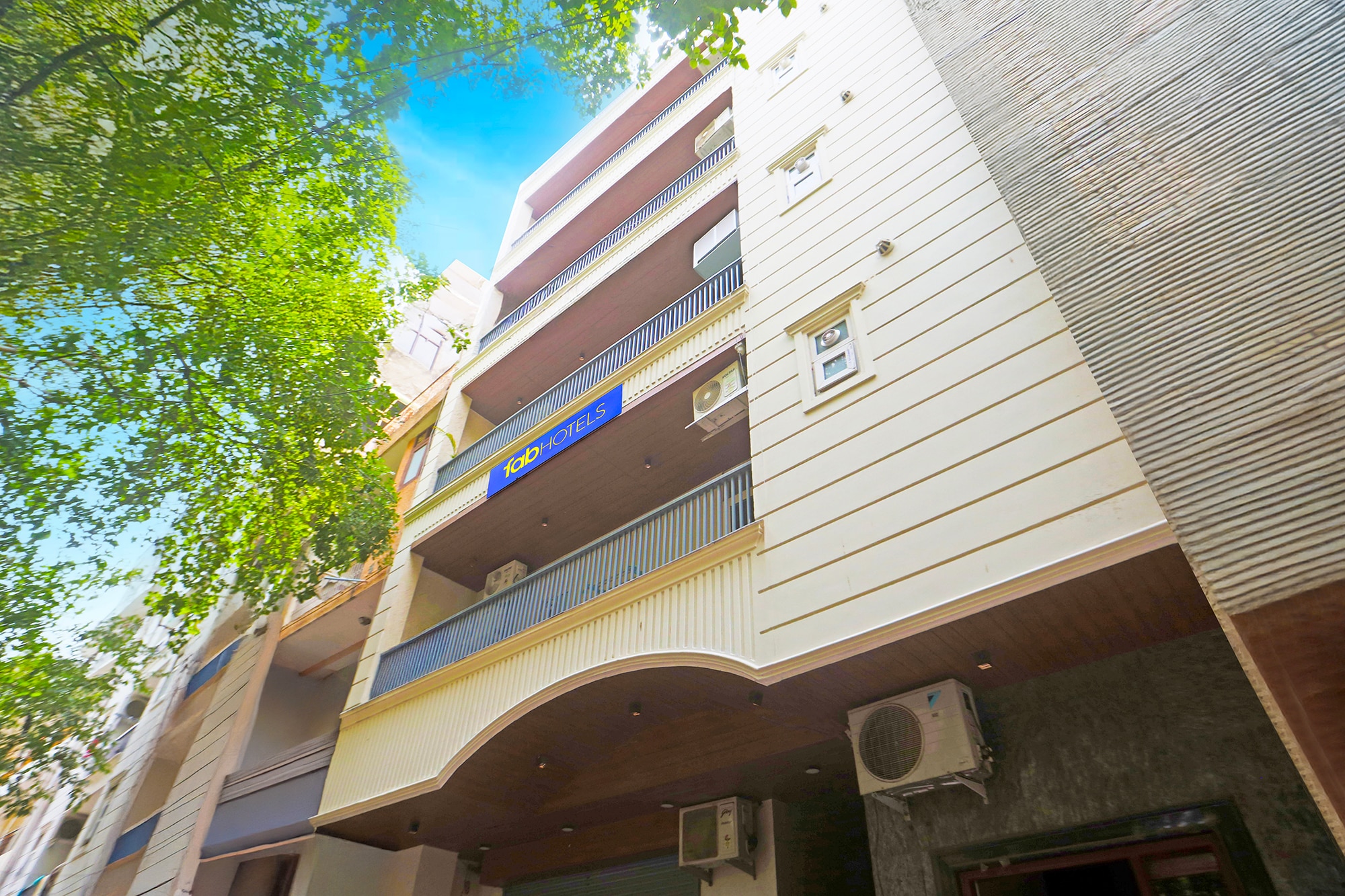 FabHotel The Hide Away - Near Skin Institute And School Of Dermatology - Tap to explore photos