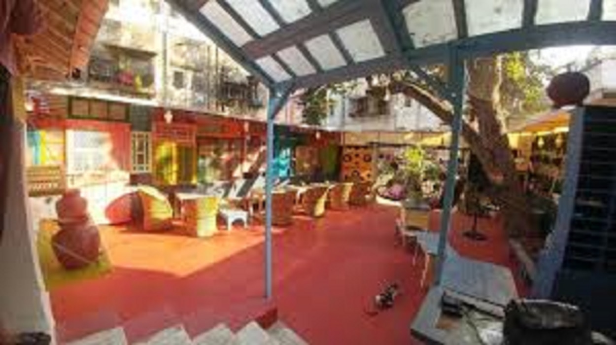 West Point Backpackers Hostel - Tap to explore photos