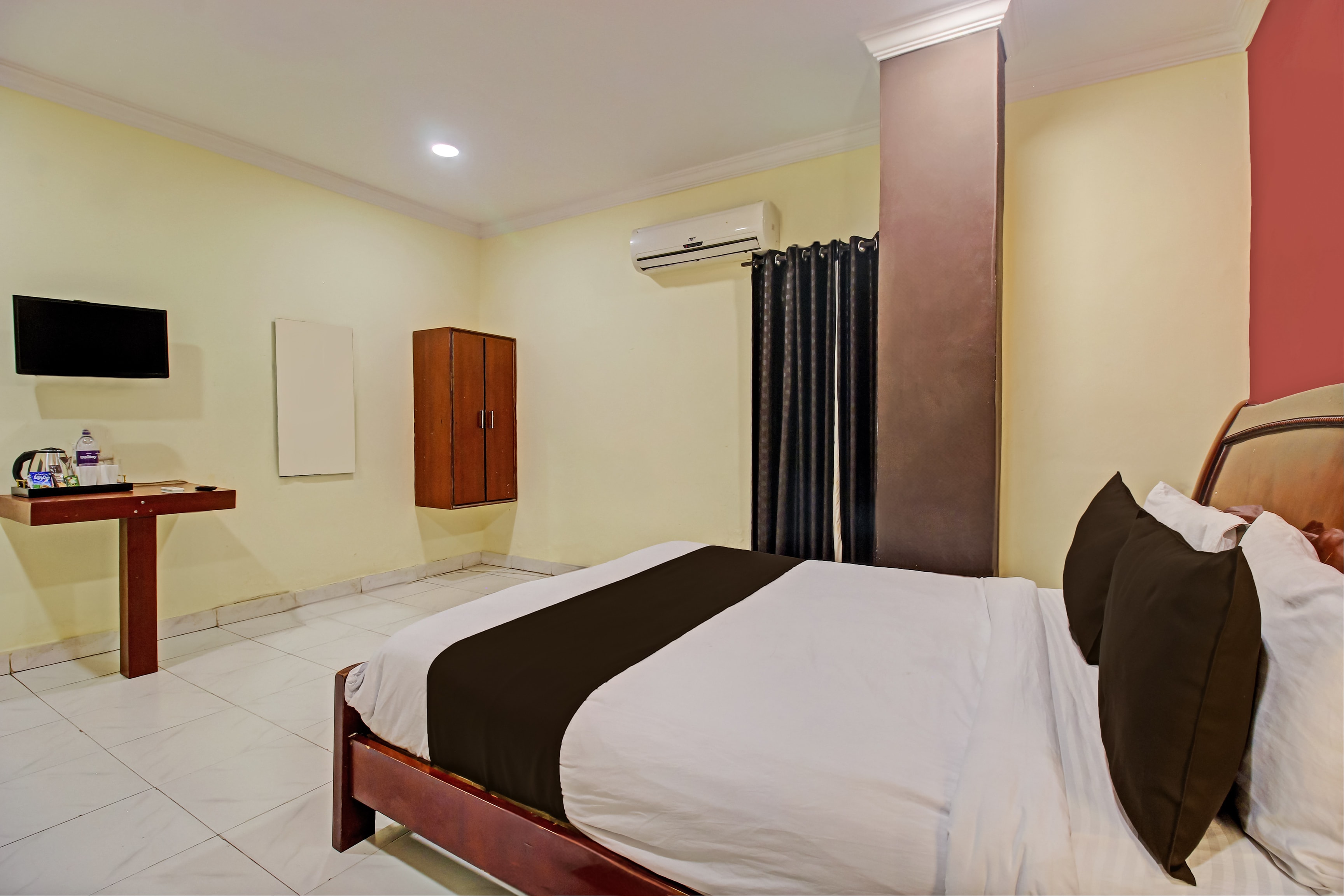 Hotel O Ruma Near Nampally Railway Station - Tap to explore photos