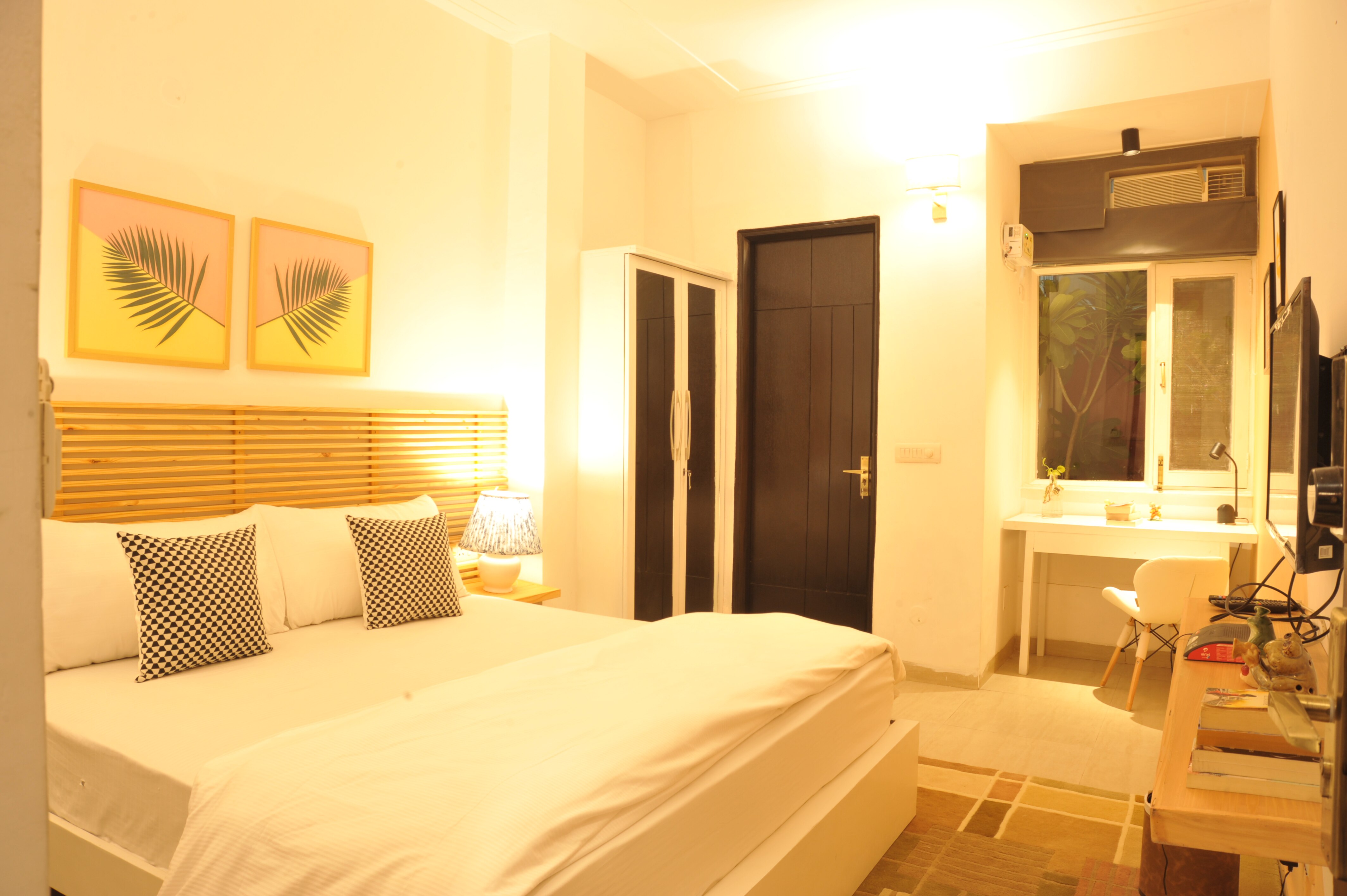 Spacious and Boutique Rooms in Safdarjung Enclave - Tap to explore photos