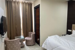 SGS Palace, Etah