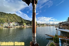 Houseboat Trambak, Srinagar