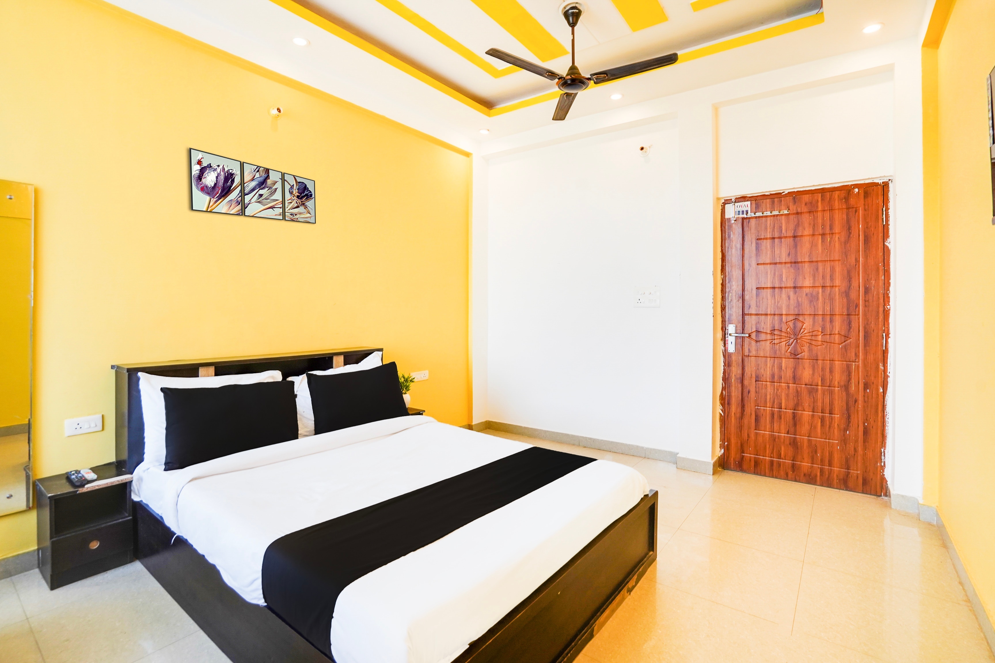 Super Hotel O Kedarpuram Near Doon University - Tap to explore photos