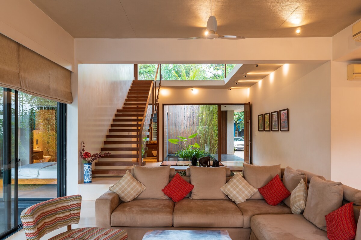 Hireavilla | PuraVida (I)-Luxury 5BHK Villa, Private pool, Anjuna - Tap to explore photos