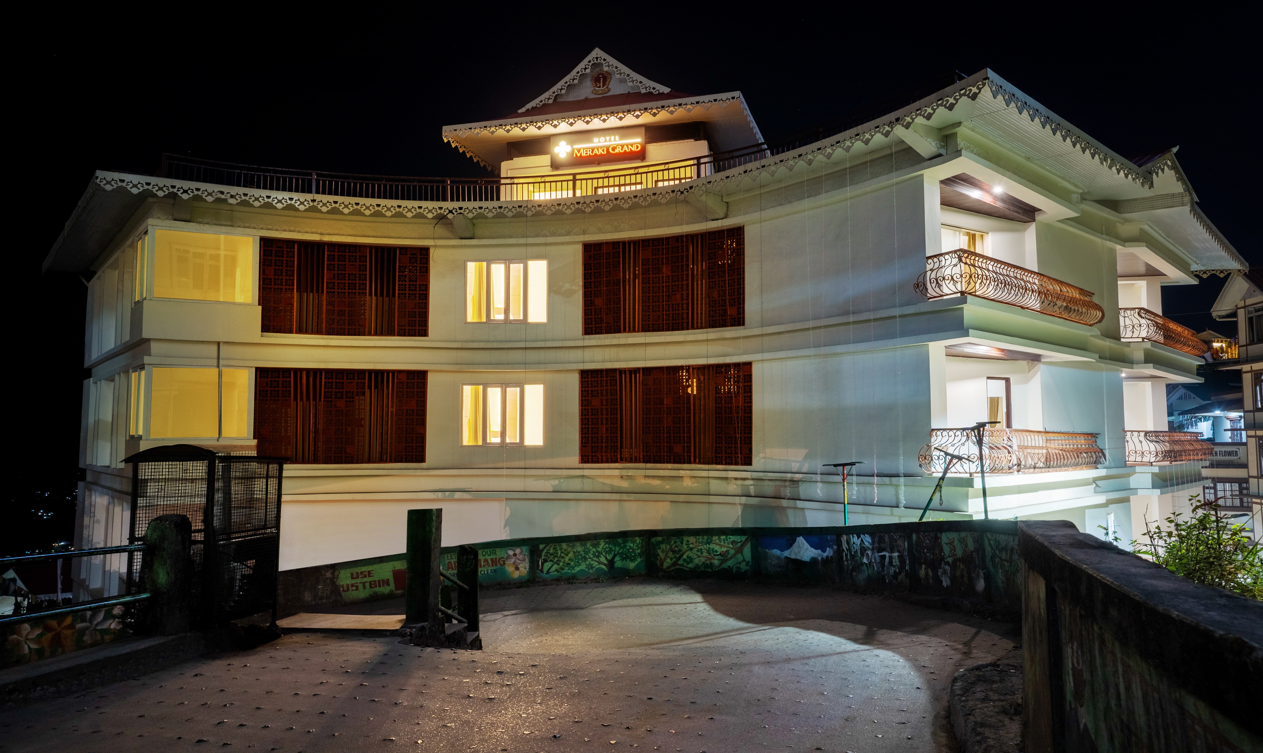 Itsy Hotels Meraki Grand, MG road - Tap to explore photos