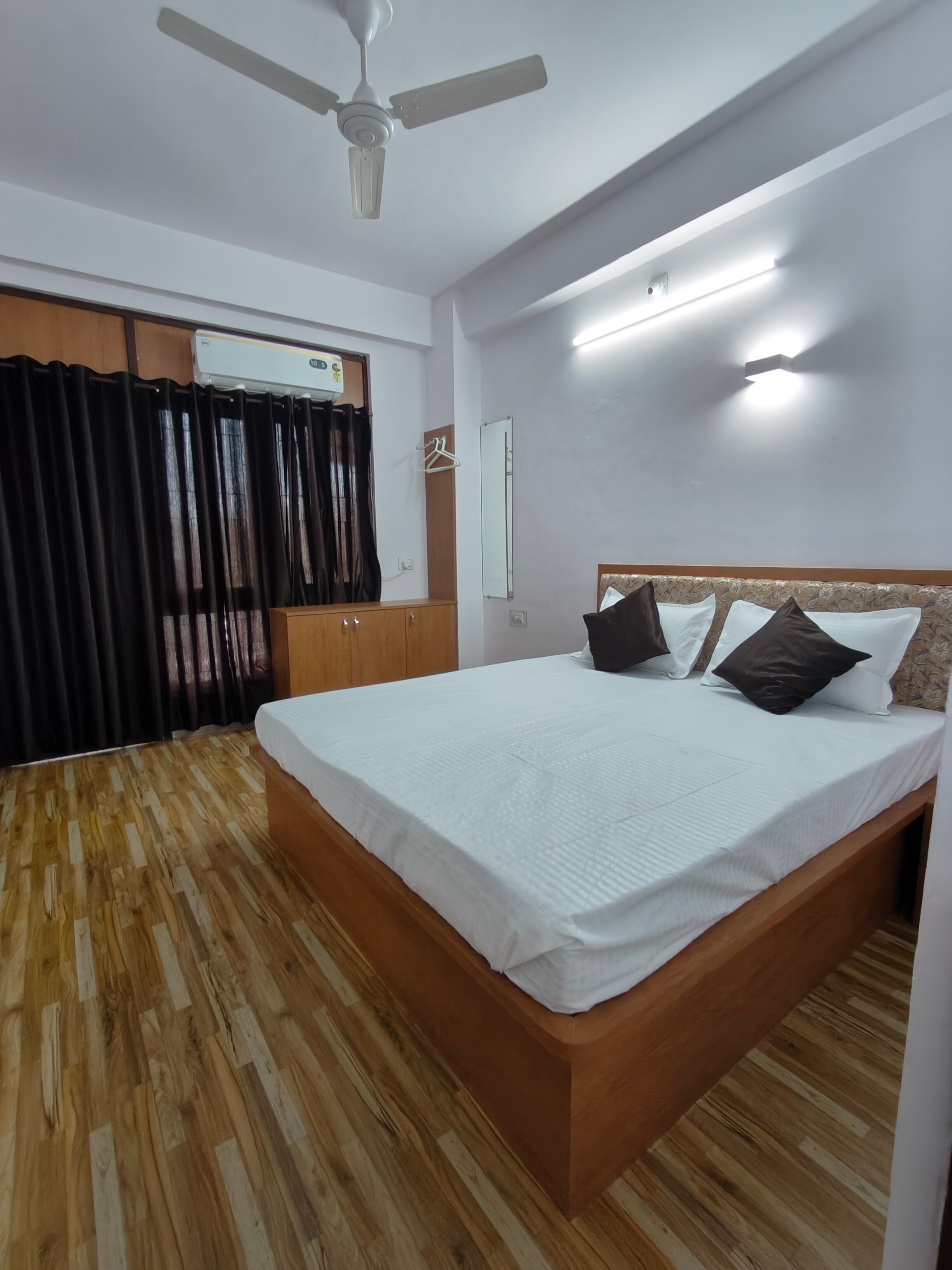 RK Homestay - Tap to explore photos