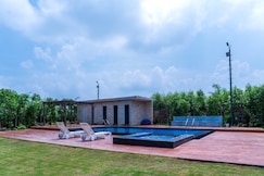 Eva Farms | Aravali Lux Retreat with Pool & Jacuzzi, Sohna