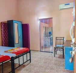 Cosy AC Studio with Kitchen