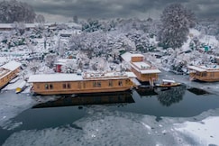 Floating Luxury Group Of Houseboats, Srinagar
