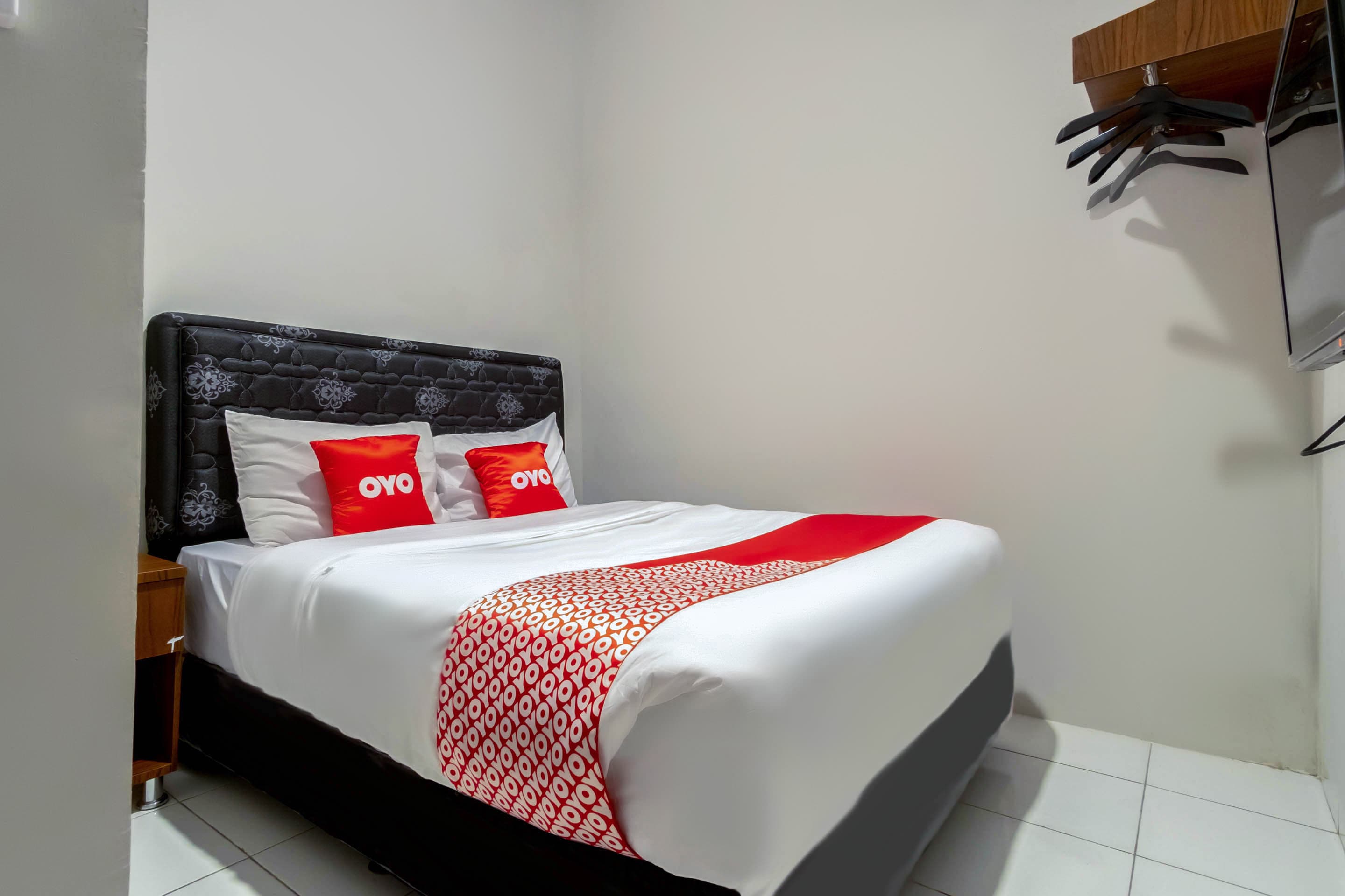 Super OYO 2345 HOMESTAY JAYA - Tap to explore photos