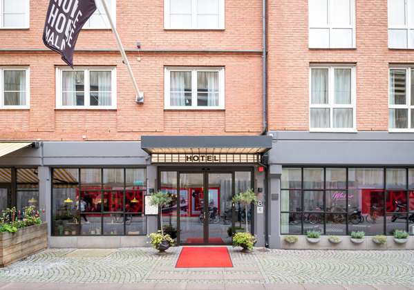 Best Western Plus Hotel Noble House - Tap to explore photos