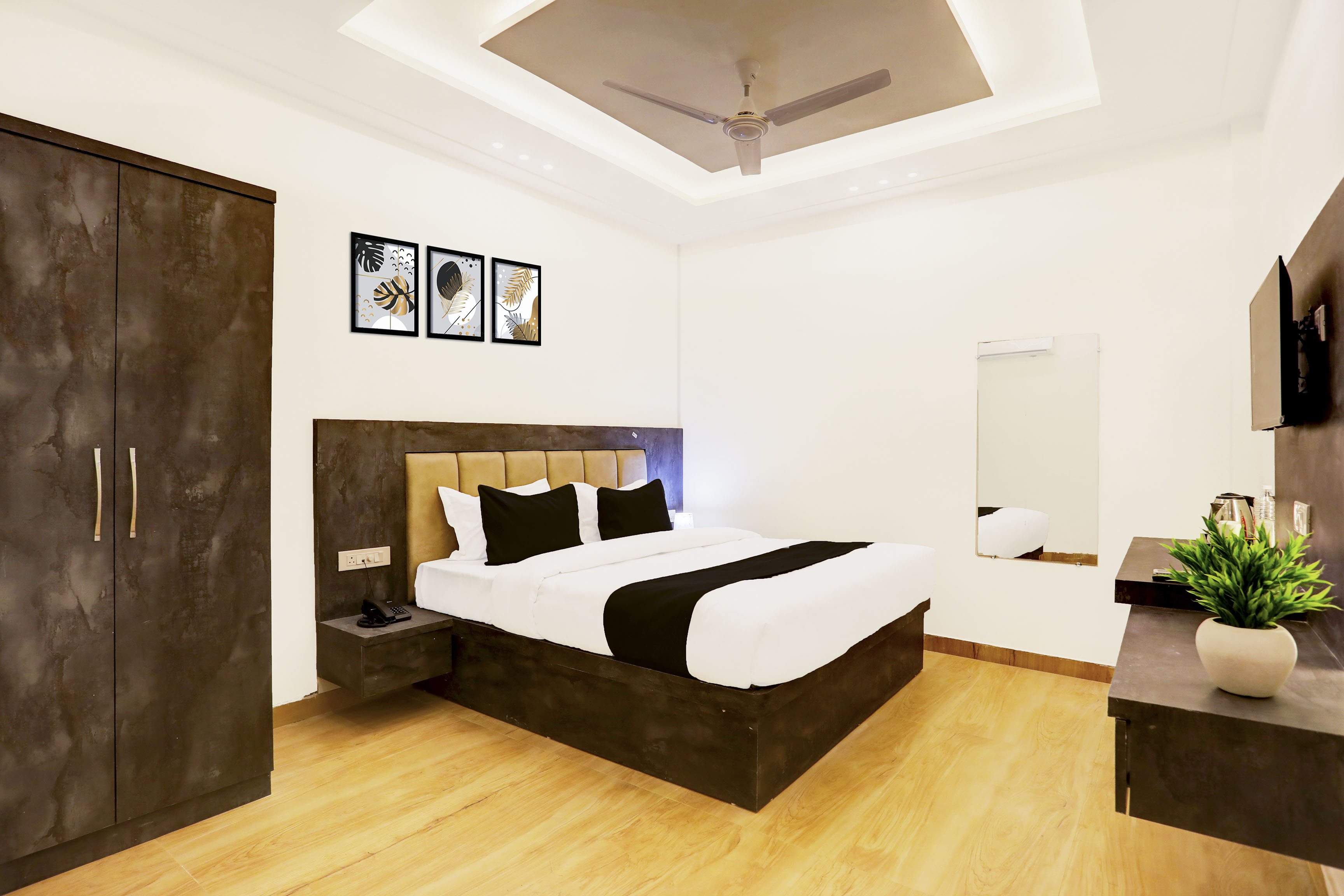 Super Townhouse Balua Road Pahadiya - Tap to explore photos