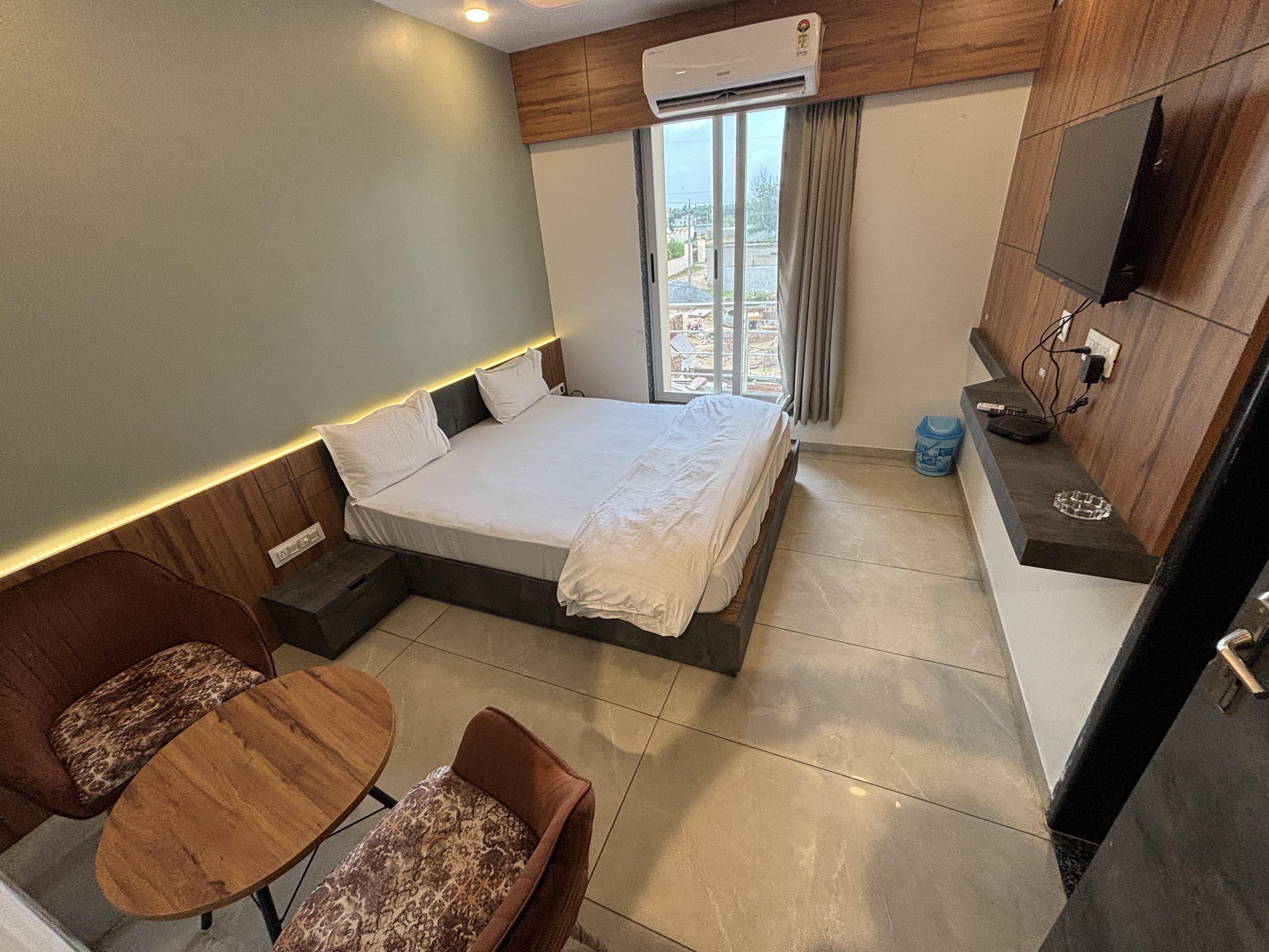 Hotel Mauj Mahal - Tap to explore photos
