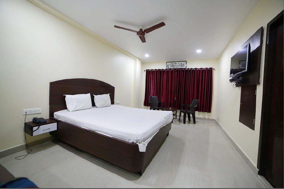 Annapurna Lodge Guntur - Tap to explore photos