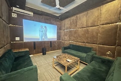 Instay M56 l Party Friendly 2bhk with Pvt Theatre, Noida