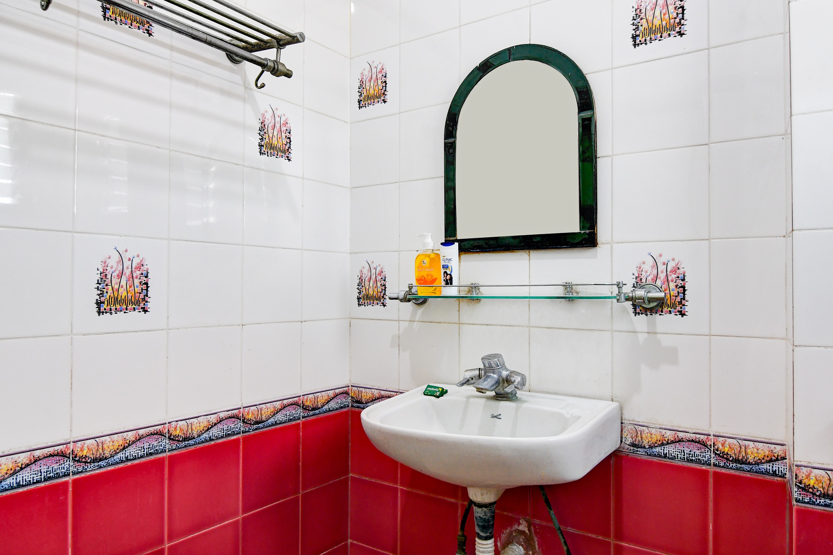 Hotel Shree Krishna - Tap to explore photos