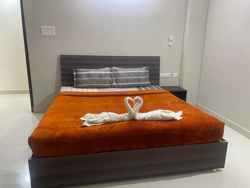 Sai Prema 3BHK Airport Apartment (No parties plz) - Tap to explore photos