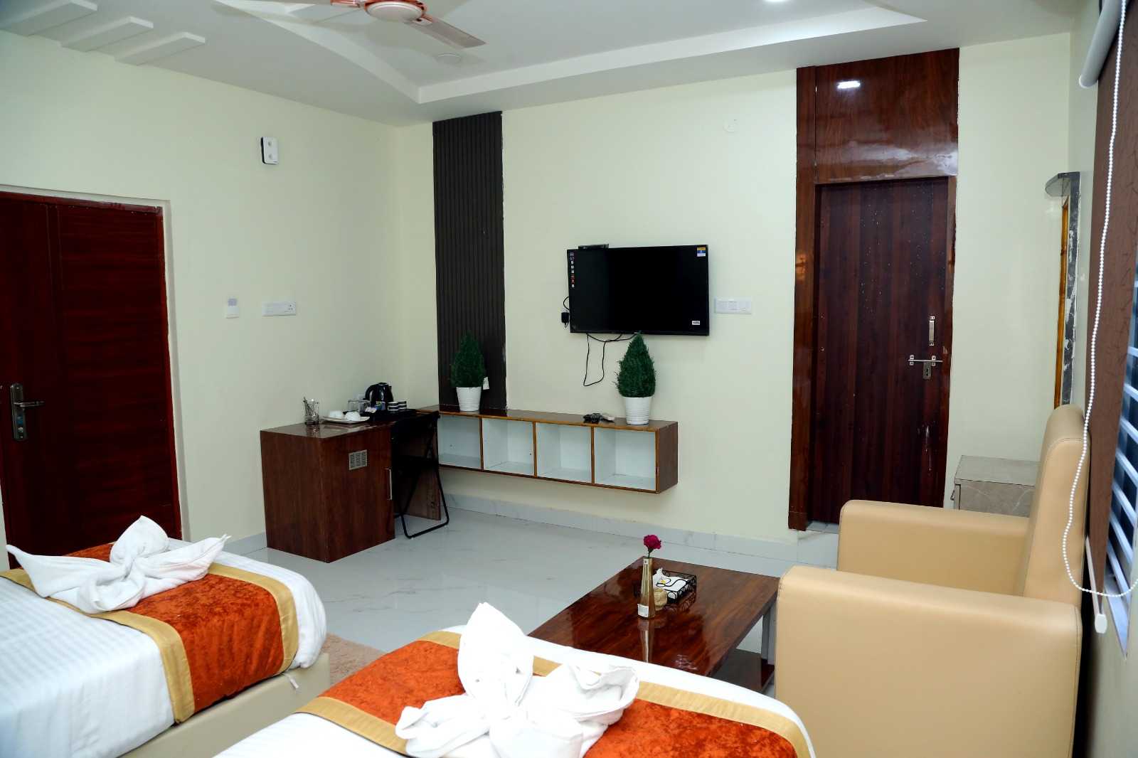 OYO Flagship 811740 Mango Tree Hotel - Tap to explore photos